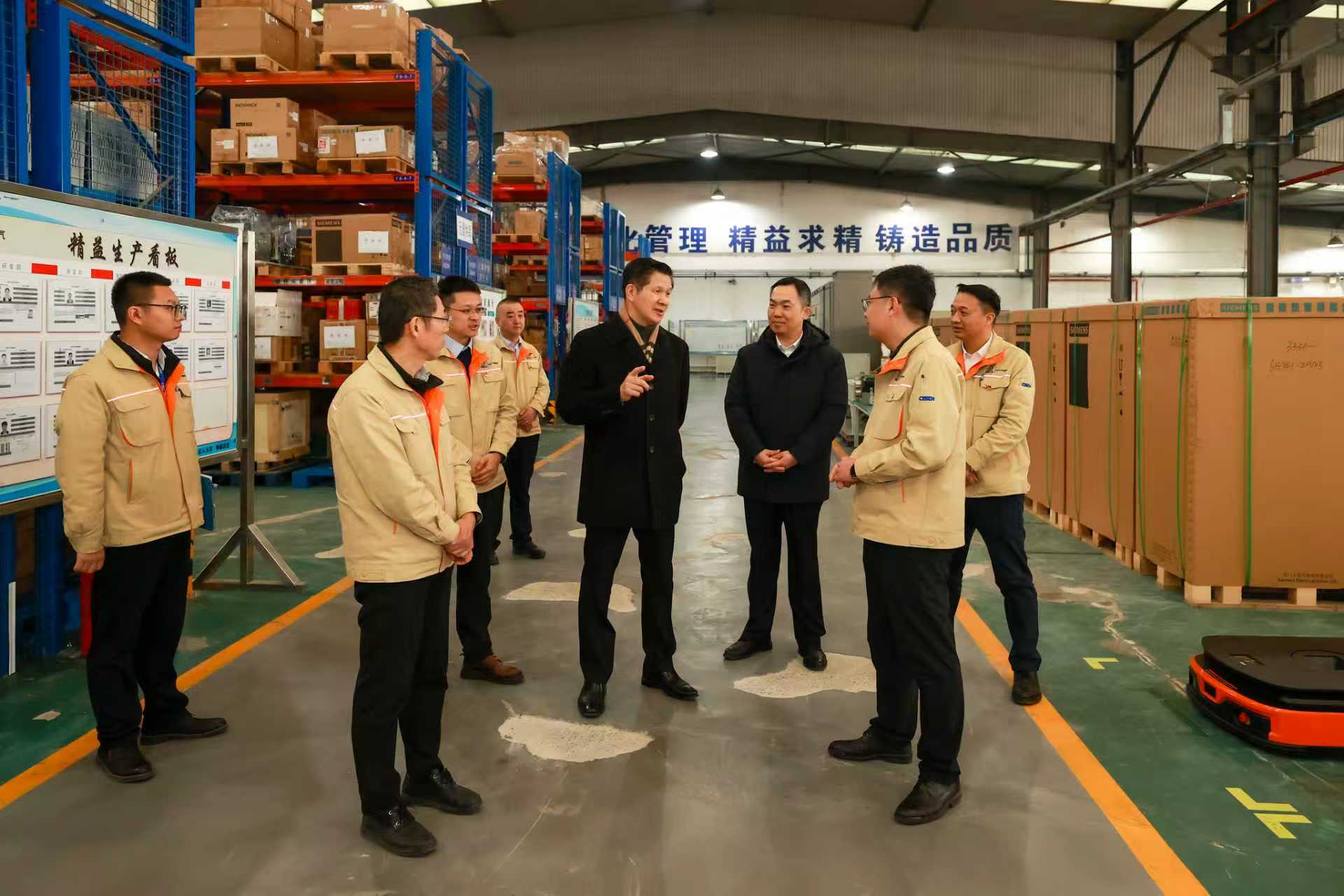 4-陈建光慰问中冶赛迪电气公司干部员工