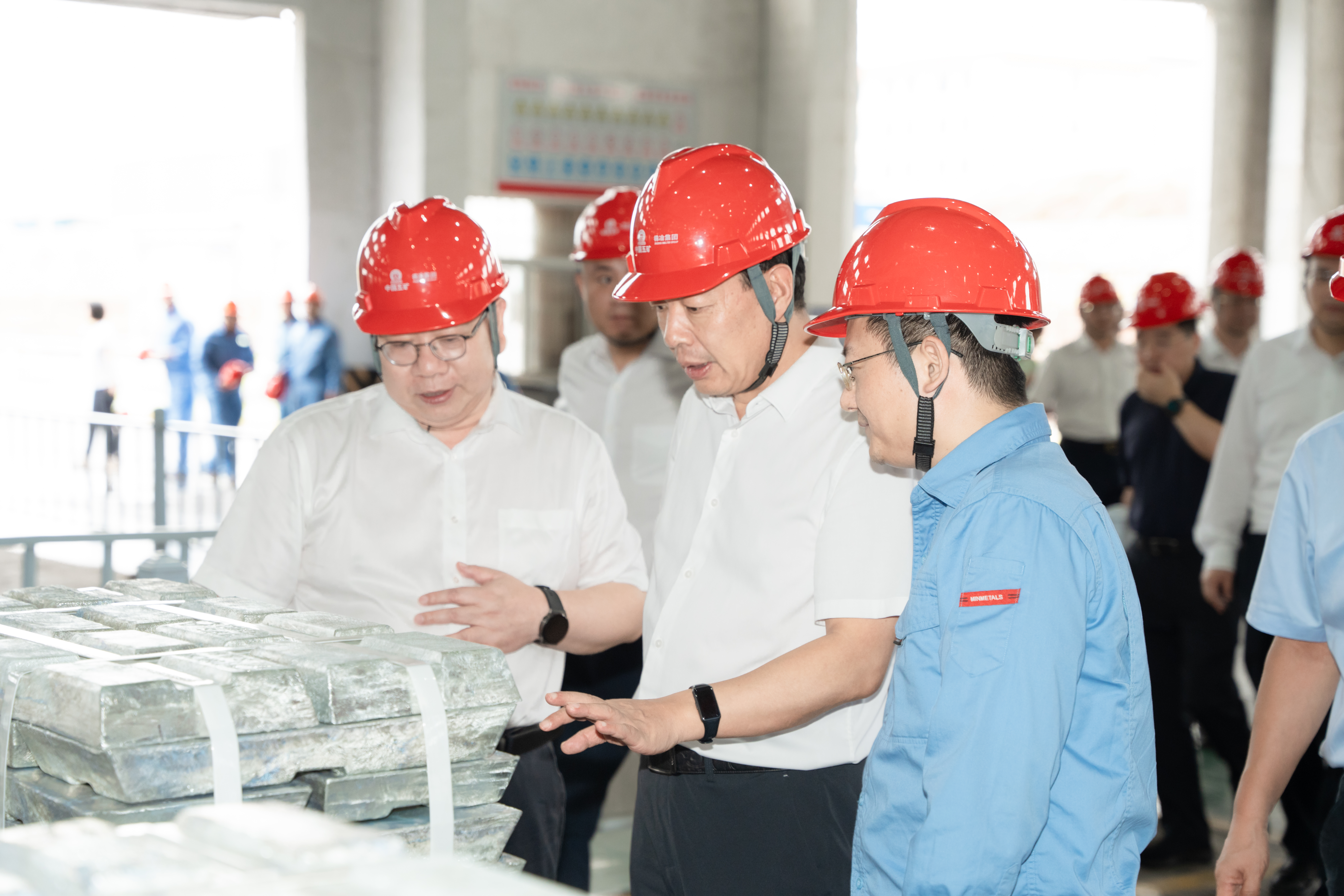 陈得信在株冶有色锌成品库了解生产、销售及安全管理情况