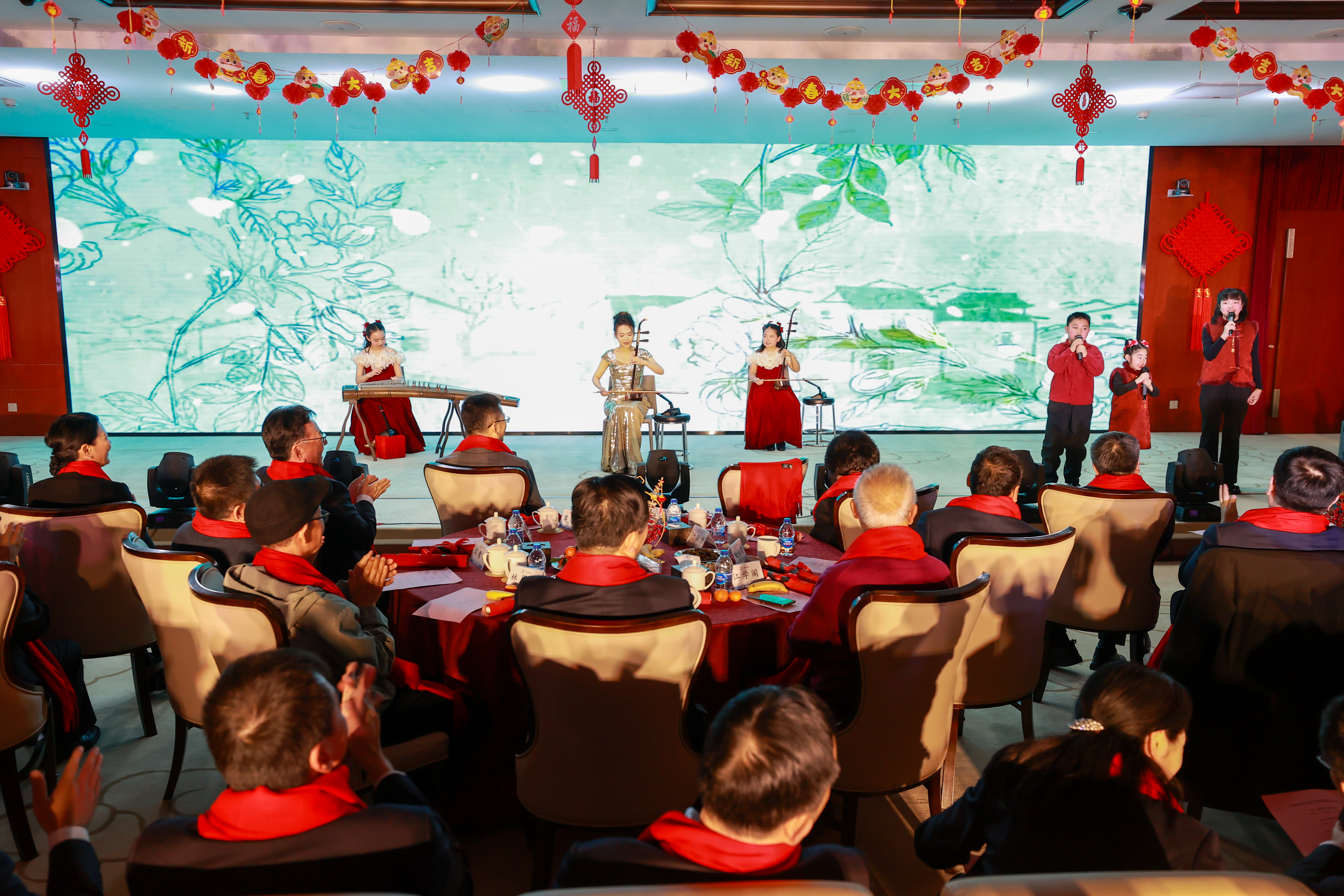 7-中国中冶董事会办公室及家属表演节目《古韵鸣春》