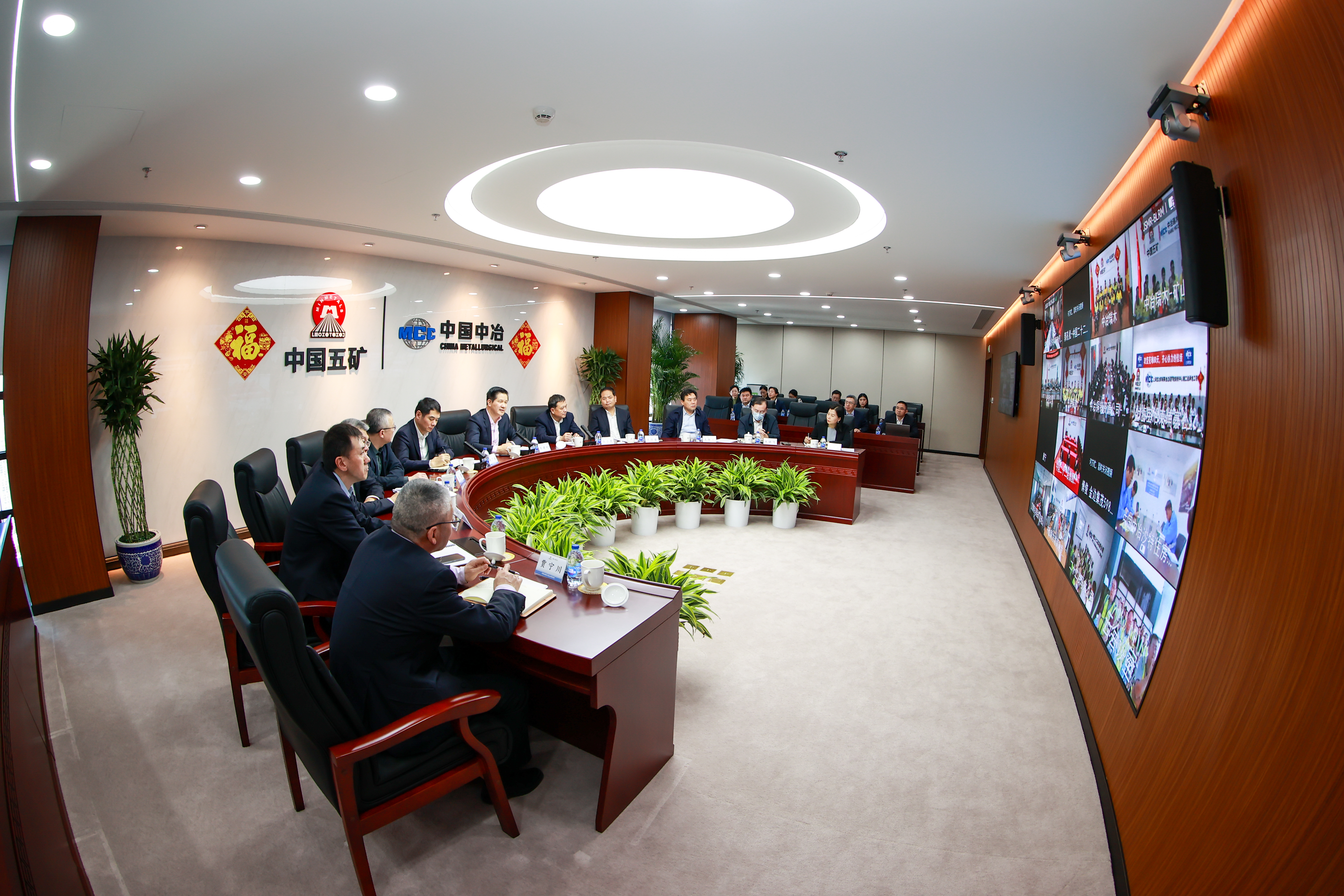 视频连线慰问海外干部员工现场