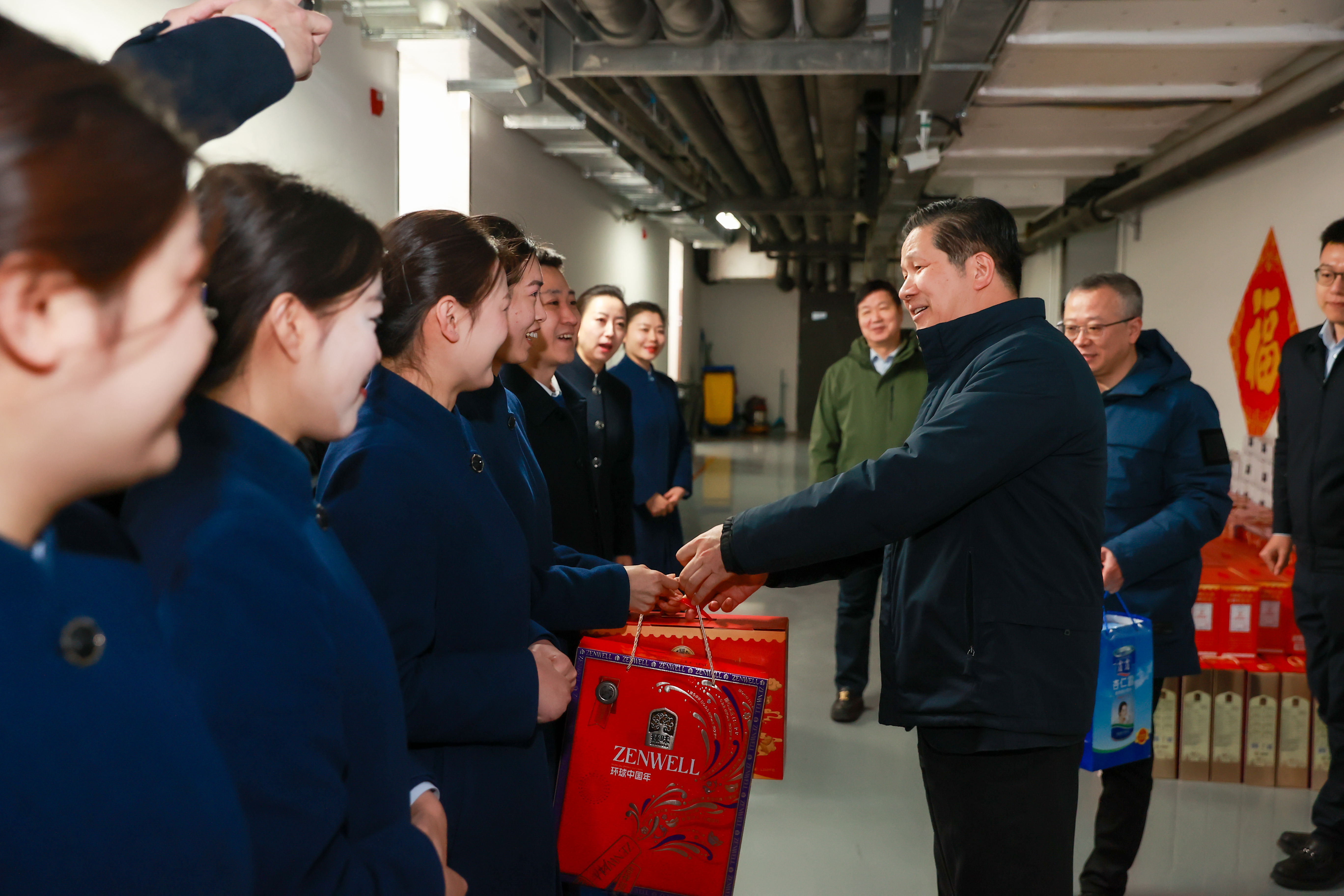 陈建光慰问中冶物业人员