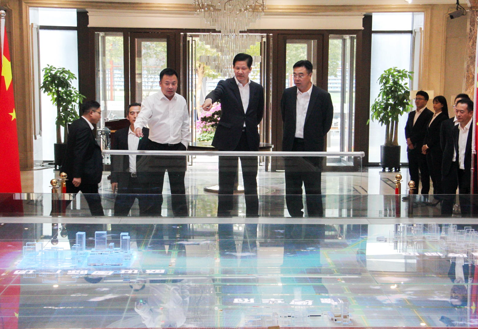 2 陈建光调研石家庄德贤公馆项目售楼处