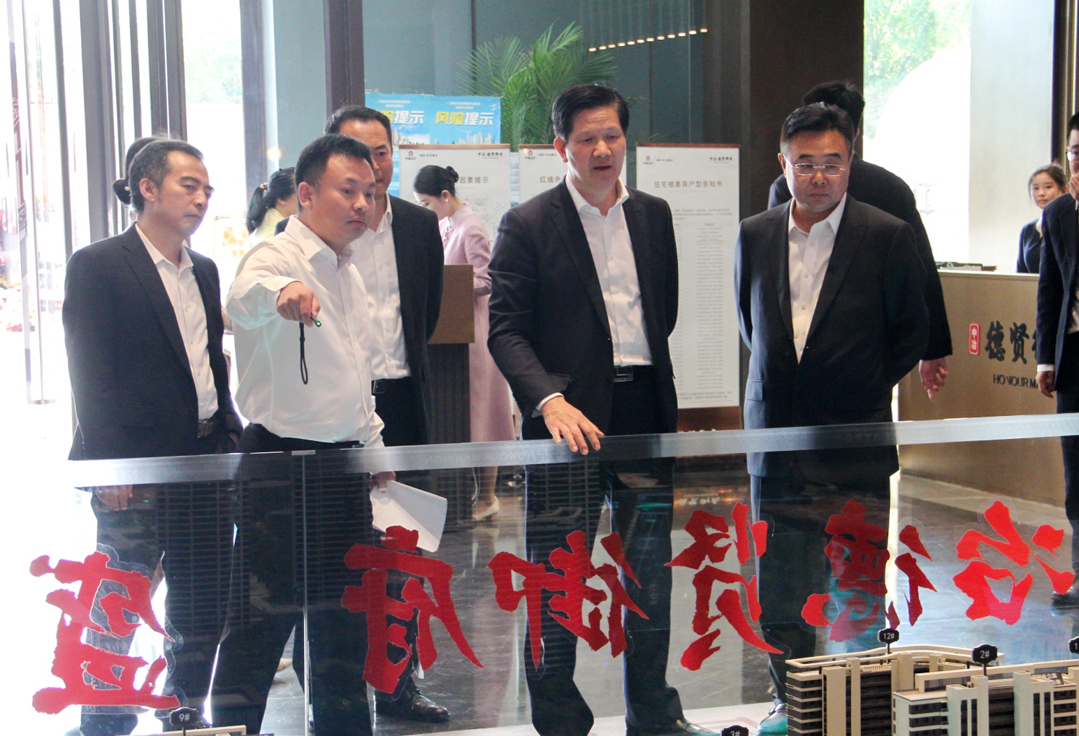 3 陈建光调研石家庄德贤御府项目售楼处