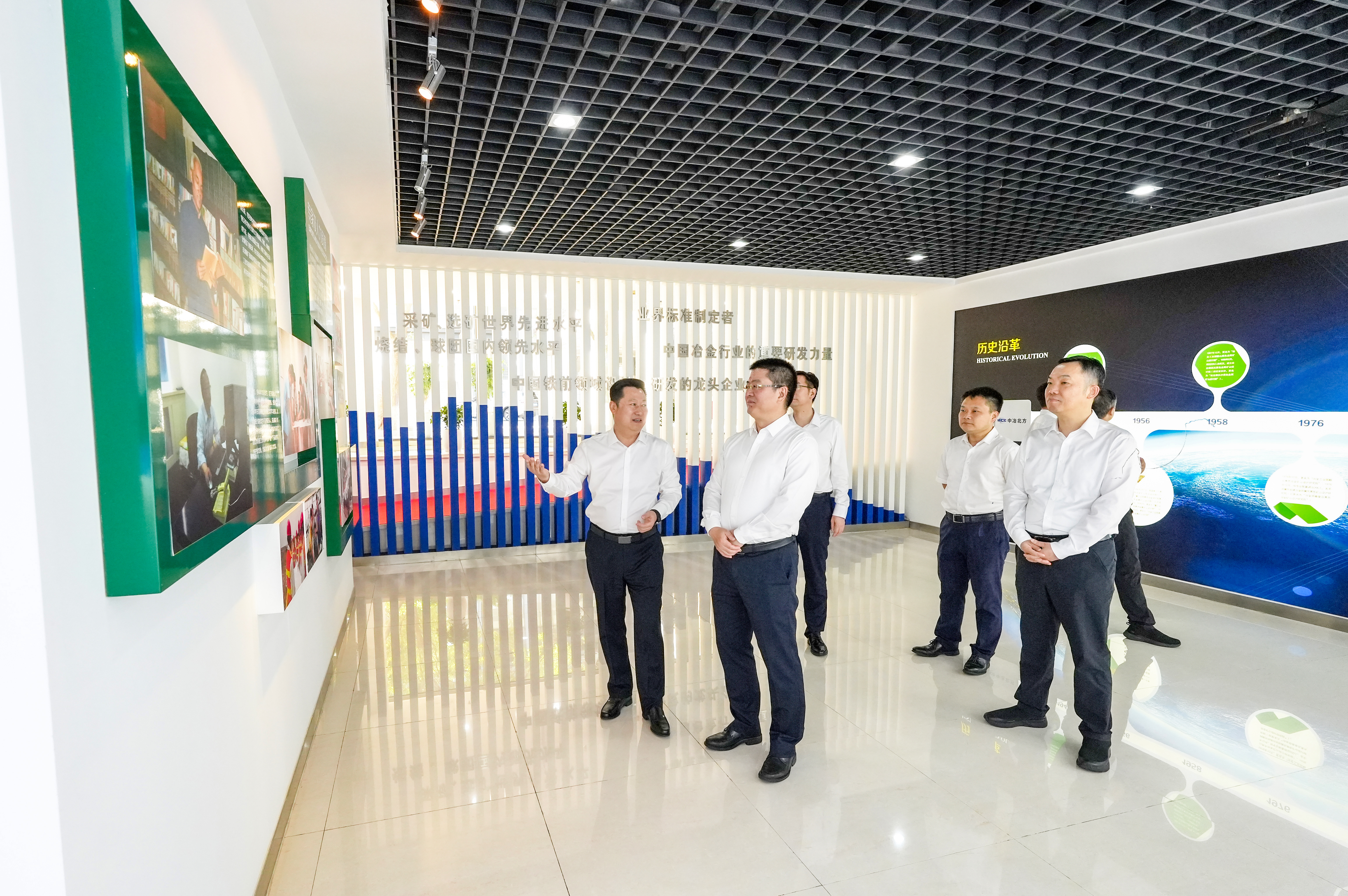 4-李仲泽参观中冶北方企业展厅